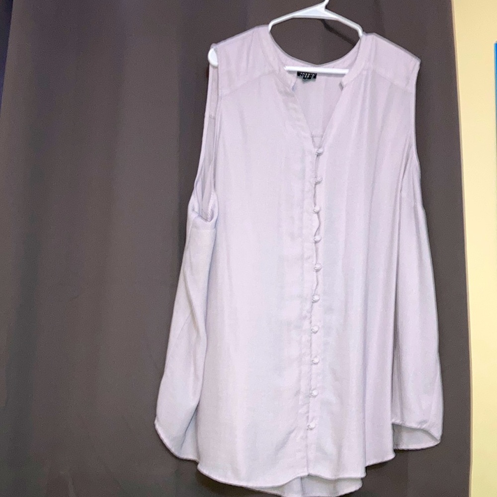 Torrid Size 5 (28W) Sleeveless Blouse